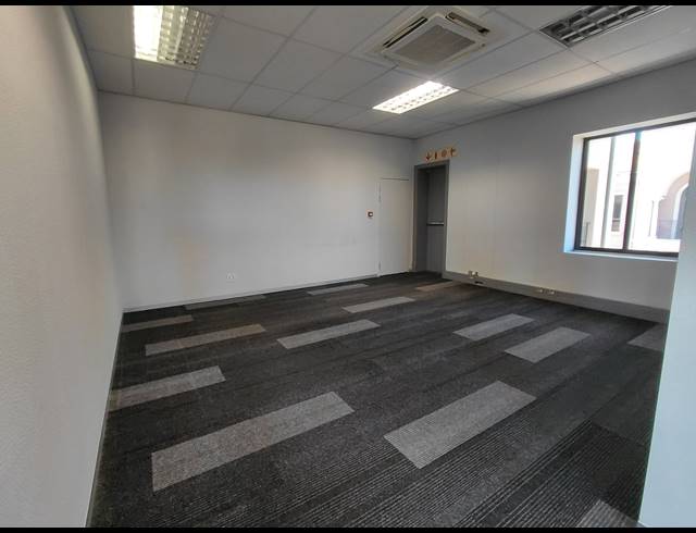 134M² OFFICE TO LET IN MAGALIESSIG
